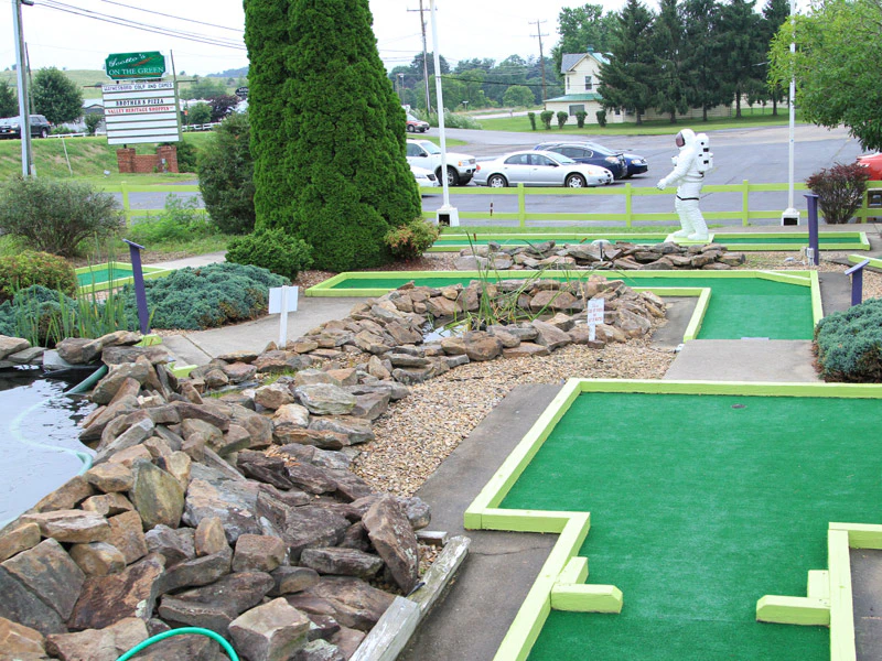 Waynesboro Golf and Games - See & Do - Attractions
